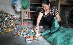 Chị ve chai nhặt được 15 triệu đồng mang đến công an tìm trả người mất