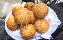 Làm bánh rán lúc lắc vị trà xanh nóng hổi nhâm nhi ngày mưa 