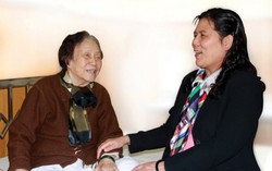 Lãnh đạo Hội LHPNVN thăm hỏi nguyên Phó Chủ tịch nước Nguyễn Thị Bình