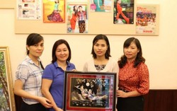 Phu nhân Bộ trưởng Bộ Ngoại giao tặng tranh cho Mottainai