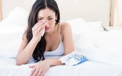Bố mẹ ly hôn nhưng vẫn 'diễn kịch' hạnh phúc trước mặt con