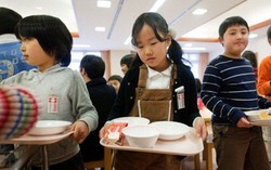 Cách người Nhật dạy con tự giác, lễ phép