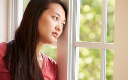Mẹ con người đàn bà xuất hiện trong đám tang của bố