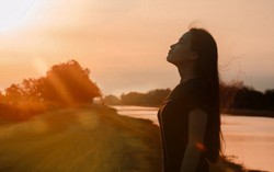 Bớt buồn khi nghe chuyện con dâu nhà hàng xóm