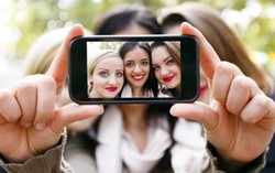 Smartphone 'đập bát cơm' của nghề chụp ảnh dạo