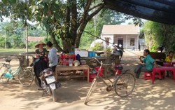 Cả làng nghi bị bỏ 'bùa thuốc độc'