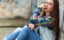 Người yêu đang "sống thử" đe dọa, không cho chia tay