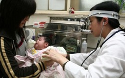 Nhiều trẻ nhiễm bệnh vì quá lạnh
