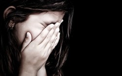Chuyên gia mách phụ huynh cách giúp con ổn định tâm lý sau khi bị xâm hại tình dục 