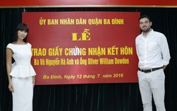 Hà Anh cùng chồng ngoại kết hôn đậm chất hành chính
