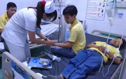Hàng loạt công nhân tại TPHCM nhập viện nghi do ngộ độc thực phẩm