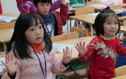 Trẻ vào lớp 1: Cần chuẩn bị kỹ năng hơn học chữ