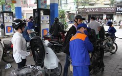 Giá xăng dầu giảm hơn 500 đồng mỗi lít từ chiều 16/8