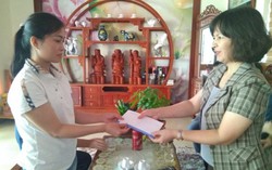Hội LHPN huyện Đông Anh thăm hỏi, hỗ trợ các nữ tiểu thương chợ Tó bị hỏa hoạn
