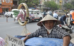 Người phụ nữ 10 năm lấy dầu mỡ thay phấn son