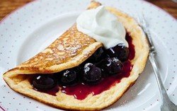 Trứng tráng nhân mứt blueberry