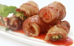 Thịt ba chỉ cuộn cà chua bi nướng