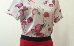 Dễ thương hết biết với áo hồng váy đỏ