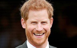 Hoàng tử Harry tràn ngập hạnh phúc, lần đầu xuất hiện sau khi Meghan sinh con