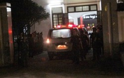 Đưa thi thể hai phi công vụ máy bay rơi về Nhà tang lễ Quân khu IV