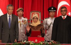 Nữ Tổng thống đầu tiên của Singapore tuyên thệ nhậm chức