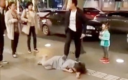 Cha thành ‘quái vật’ khi bạo hành vợ trước mắt con