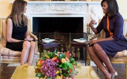 Giải mã ngôn ngữ cơ thể của bà Melania và bà Michelle 