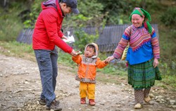 Triển khai ngay Chương trình áo ấm mùa đông cho người già và trẻ em vùng cao