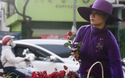 Hoa, quà tặng đủ loại, thị trường 8/3 vẫn trầm lắng