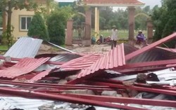 Lốc xoáy làm tốc mái trường tiểu học tại Hà Tĩnh trước thềm năm học mới