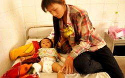 Cứu bé 9 tháng tuổi dính 6 viên đạn tự chế