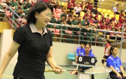 Phó Chủ tịch nước thi đấu cầu lông tại Liên hoan thể dục thể thao phụ nữ