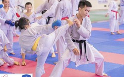 Học đòn đá thẳng để phòng thủ và tấn công lại kẻ xấu trong khoảng cách ngắn