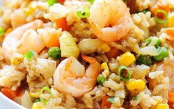 Cơm rang rau sắc màu cho ngày lạnh