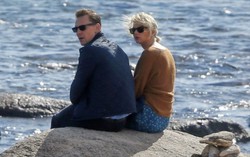 Chỉ sau 2 tuần chia tay bạn trai, Taylor Swift đã cặp kè người mới