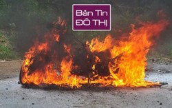 Dừng xe mặc áo mưa, 2 mẹ con suýt chết vì xe bốc cháy dữ dội