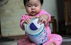 Hình ảnh 'siêu' dễ thương của bé đầu tiên ra đời nhờ mang thai hộ 