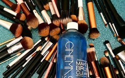 3 bước đơn giản làm sạch cọ trang điểm