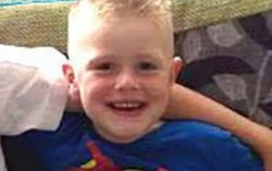 Bé 4 tuổi chết thảm chỉ vì mặc… áo có mũ 