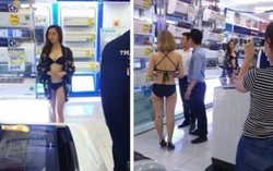Mặc bikini đứng bán hàng tại siêu thị Trần Anh