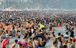 Khổ như ăn chơi ngày lễ