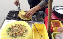 'Phớt lờ' mức phạt tiền triệu, người bán hàng vẫn dùng tay trần bốc thực phẩm chế biến sẵn