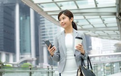Nở rộ các hình thức khuyến khích kết hôn và sinh con