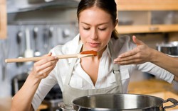 Bếp hồng của mẹ theo con sưởi ấm bữa cơm gia đình