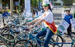 Hoa hậu Biển Thùy Trang đạp xe tuyên truyền về môi trường