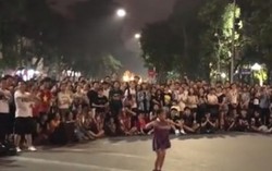 Cô bé nhảy Bống bống bang bang "gây bão" phố đi bộ Hà Nội