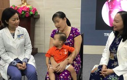 Khối u hốc mũi hiếm gặp khiến bé 15 tháng lồi mắt, nghẹt thở 