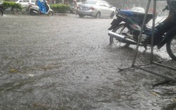 Mưa lớn thành phố Vĩnh Yên biến thành sông