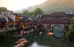 Khám phá tour 'độc': Phim trường bom tấn