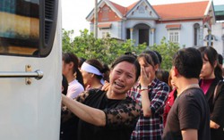 Người thân khóc ngất trong đám tang bé gái Việt bị sát hại ở Nhật 
